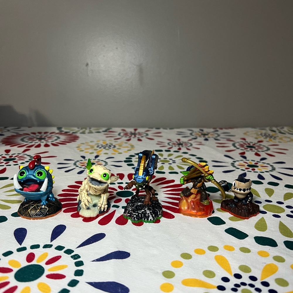 Skylanders Mini-Figures Lot of 5